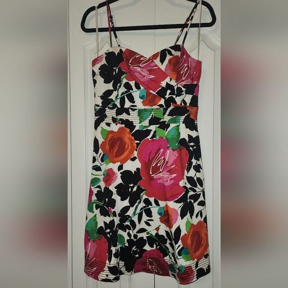 B Smart Red Floral Mini Dress with Sweetheart Neckline — Vibrant & Flirty! - Picture 1 of 4